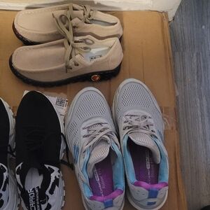 Etnies Light Tan Lace-Up Shoes